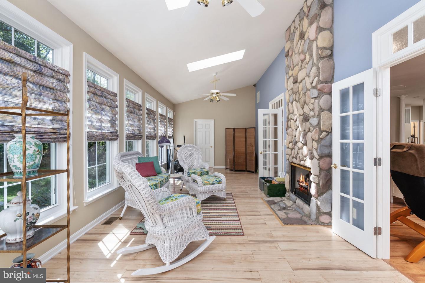 2286 RICHMOND HWY, STAFFORD, Virginia 22554, 2 Bedrooms Bedrooms, ,3 BathroomsBathrooms,Residential,For sale,2286 RICHMOND HWY,VAST2042604 MLS # VAST2042604