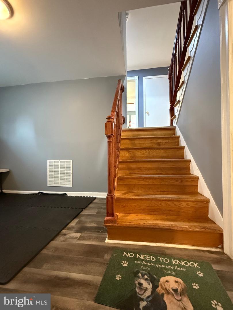 9724 COPELAND DR, MANASSAS, Virginia 20109, 6 Bedrooms Bedrooms, ,3 BathroomsBathrooms,Residential,For sale,9724 COPELAND DR,VAPW2104126 MLS # VAPW2104126