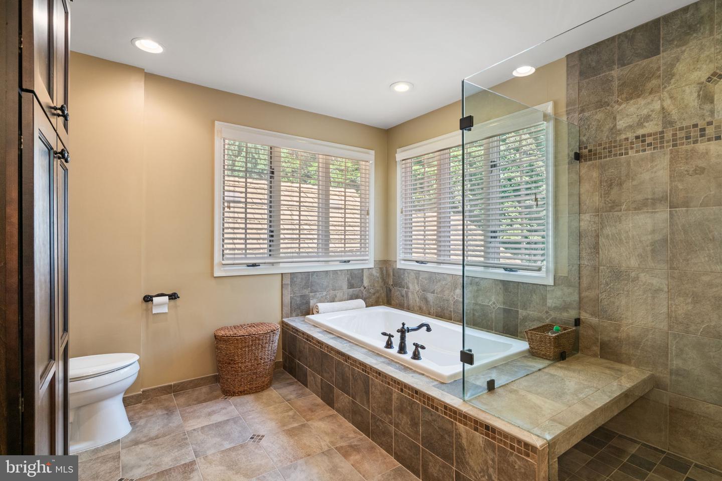 6805 OLD STONE FENCE RD, FAIRFAX STATION, Virginia 22039, 4 Bedrooms Bedrooms, ,3 BathroomsBathrooms,Residential,For sale,6805 OLD STONE FENCE RD,VAFX2268436 MLS # VAFX2268436