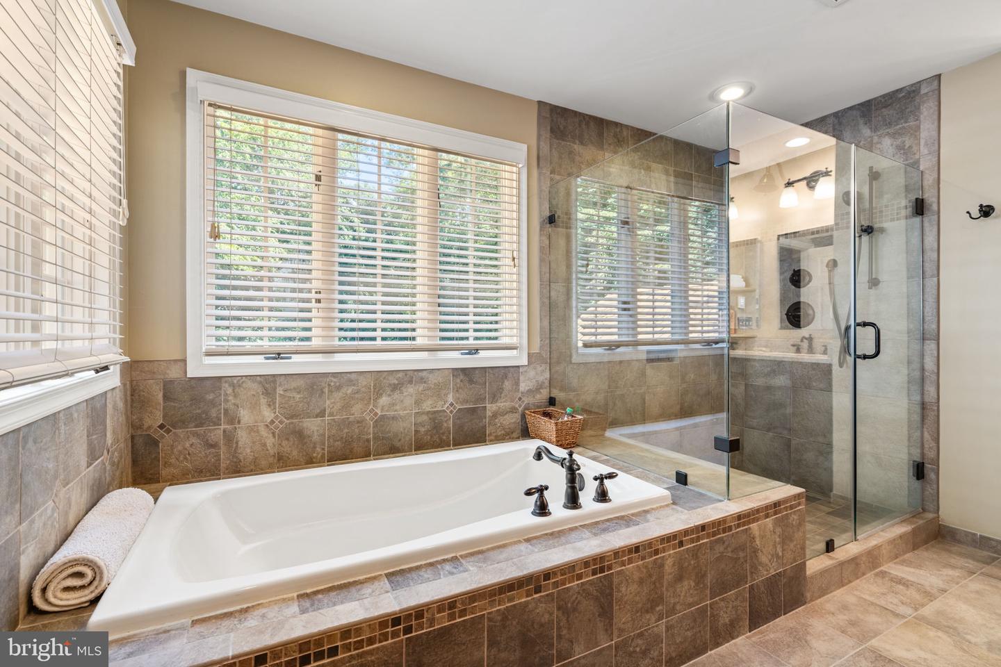 6805 OLD STONE FENCE RD, FAIRFAX STATION, Virginia 22039, 4 Bedrooms Bedrooms, ,3 BathroomsBathrooms,Residential,For sale,6805 OLD STONE FENCE RD,VAFX2268436 MLS # VAFX2268436