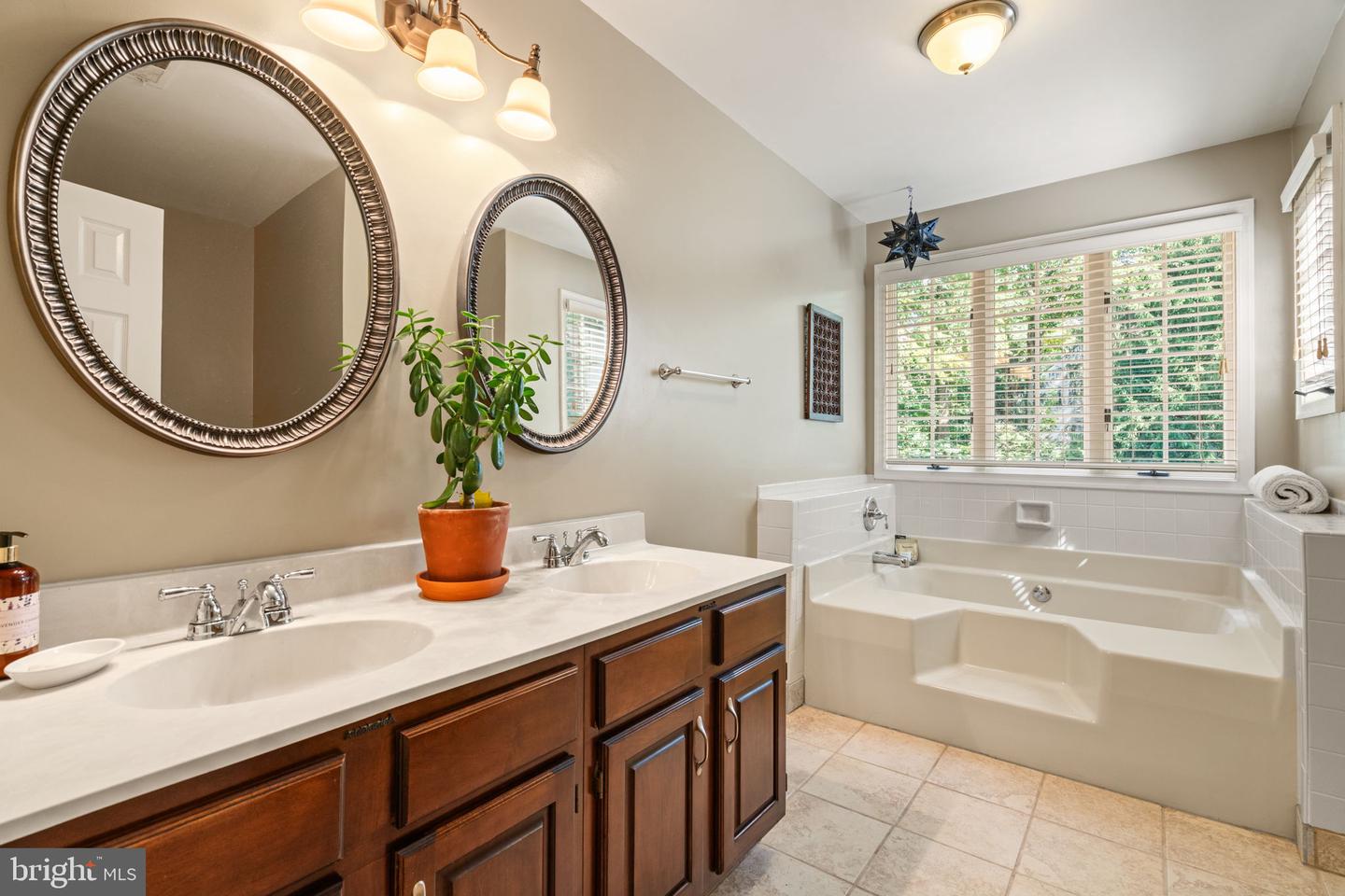 6805 OLD STONE FENCE RD, FAIRFAX STATION, Virginia 22039, 4 Bedrooms Bedrooms, ,3 BathroomsBathrooms,Residential,For sale,6805 OLD STONE FENCE RD,VAFX2268436 MLS # VAFX2268436