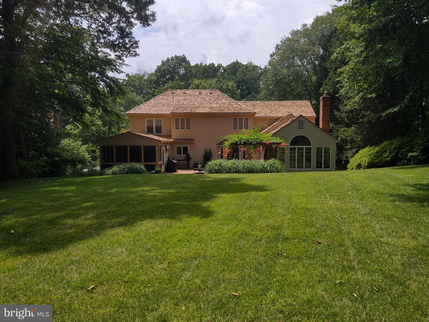 6805 OLD STONE FENCE RD, FAIRFAX STATION, Virginia 22039, 4 Bedrooms Bedrooms, ,3 BathroomsBathrooms,Residential,For sale,6805 OLD STONE FENCE RD,VAFX2268436 MLS # VAFX2268436