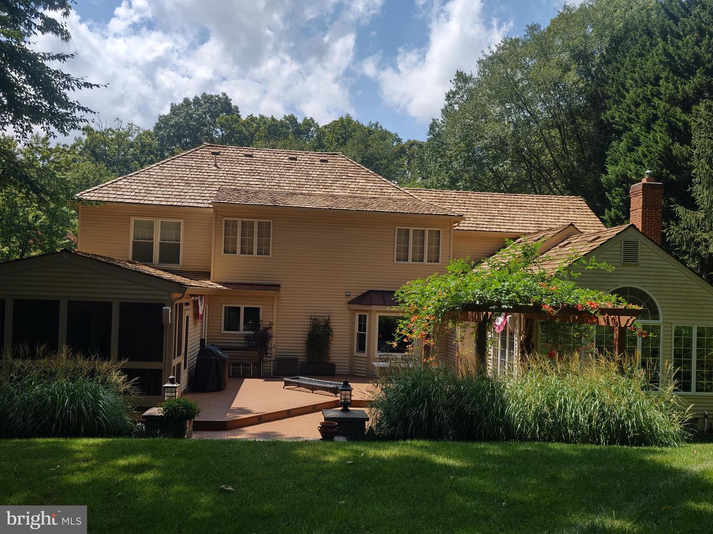6805 OLD STONE FENCE RD, FAIRFAX STATION, Virginia 22039, 4 Bedrooms Bedrooms, ,3 BathroomsBathrooms,Residential,For sale,6805 OLD STONE FENCE RD,VAFX2268436 MLS # VAFX2268436