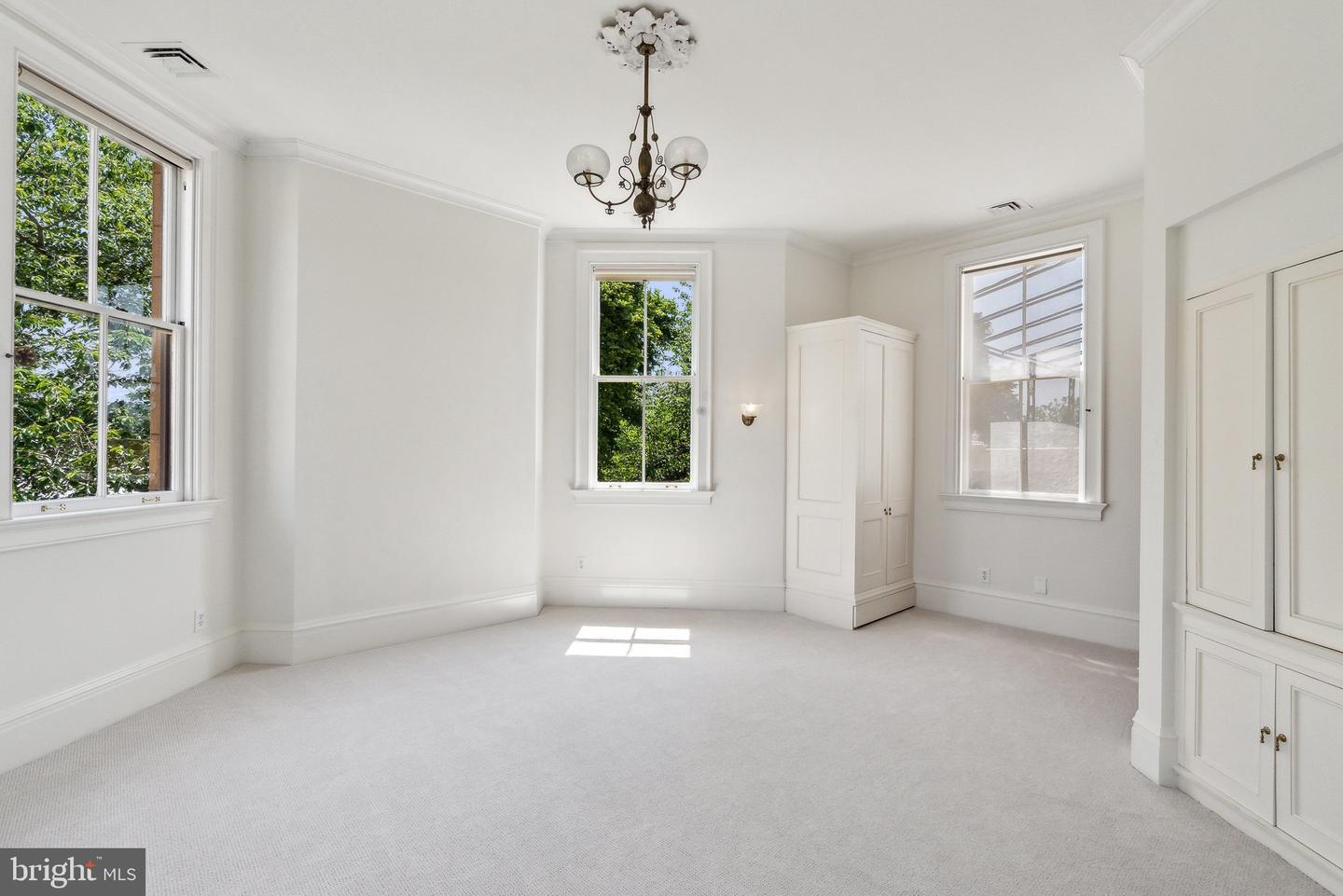 1527 35TH ST NW, WASHINGTON, District Of Columbia 20007, 8 Bedrooms Bedrooms, ,6 BathroomsBathrooms,Residential,For sale,1527 35TH ST NW,DCDC2224272 MLS # DCDC2224272