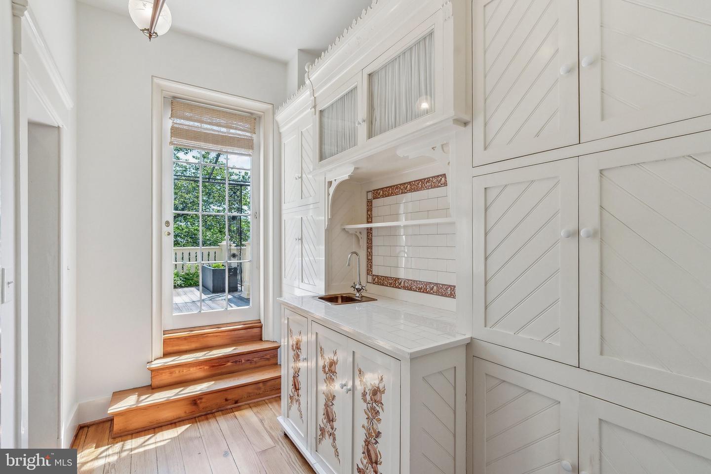 1527 35TH ST NW, WASHINGTON, District Of Columbia 20007, 8 Bedrooms Bedrooms, ,6 BathroomsBathrooms,Residential,For sale,1527 35TH ST NW,DCDC2224272 MLS # DCDC2224272