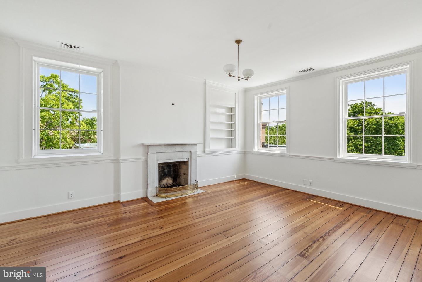 1527 35TH ST NW, WASHINGTON, District Of Columbia 20007, 8 Bedrooms Bedrooms, ,6 BathroomsBathrooms,Residential,For sale,1527 35TH ST NW,DCDC2224272 MLS # DCDC2224272