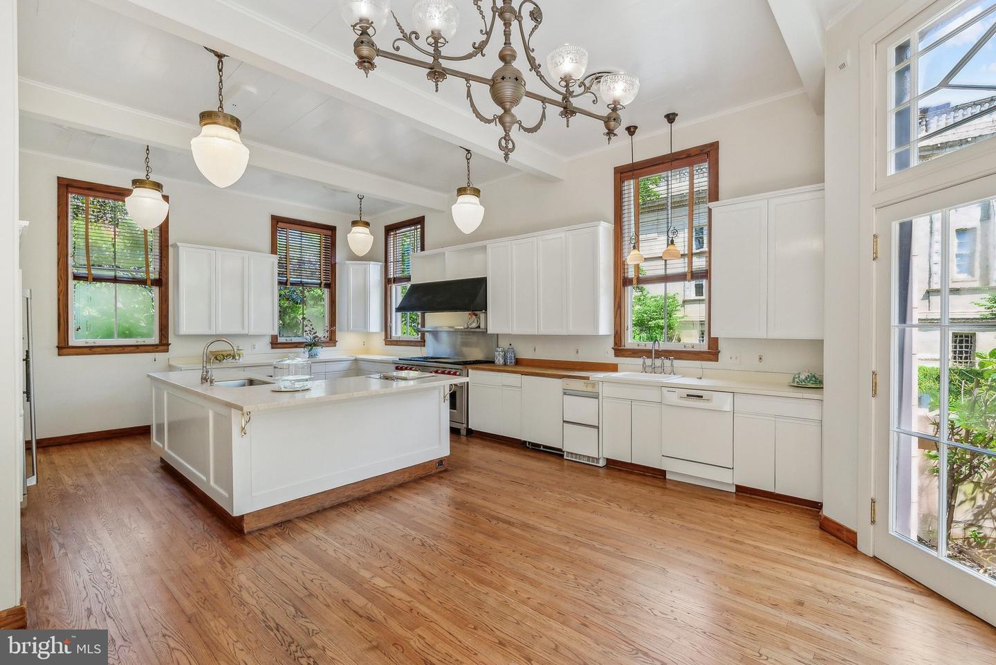 1527 35TH ST NW, WASHINGTON, District Of Columbia 20007, 8 Bedrooms Bedrooms, ,6 BathroomsBathrooms,Residential,For sale,1527 35TH ST NW,DCDC2224272 MLS # DCDC2224272