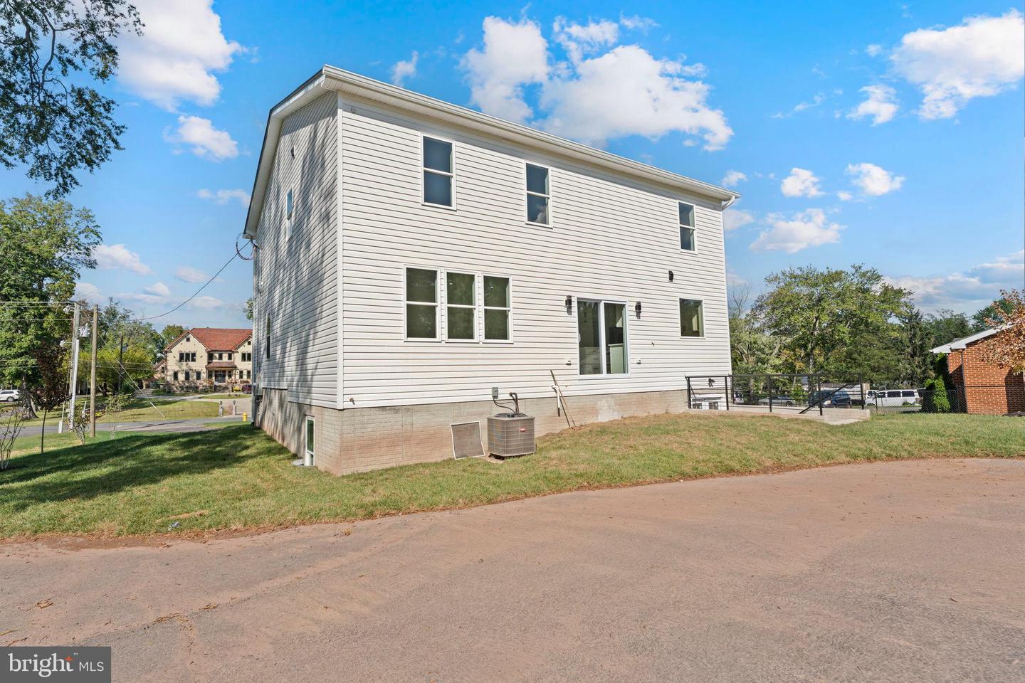 8111 OAK ST, MANASSAS, Virginia 20111, 4 Bedrooms Bedrooms, ,3 BathroomsBathrooms,Residential,For sale,8111 OAK ST,VAPW2104814 MLS # VAPW2104814
