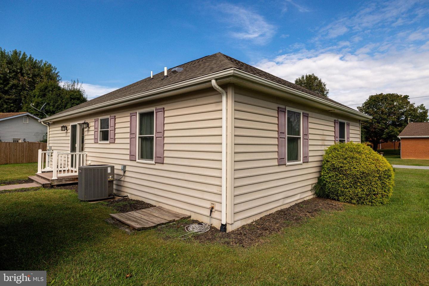 10 CUMBIA AVE, LURAY, Virginia 22835, 3 Bedrooms Bedrooms, ,2 BathroomsBathrooms,Residential,For sale,10 CUMBIA AVE,VAPA2005420 MLS # VAPA2005420