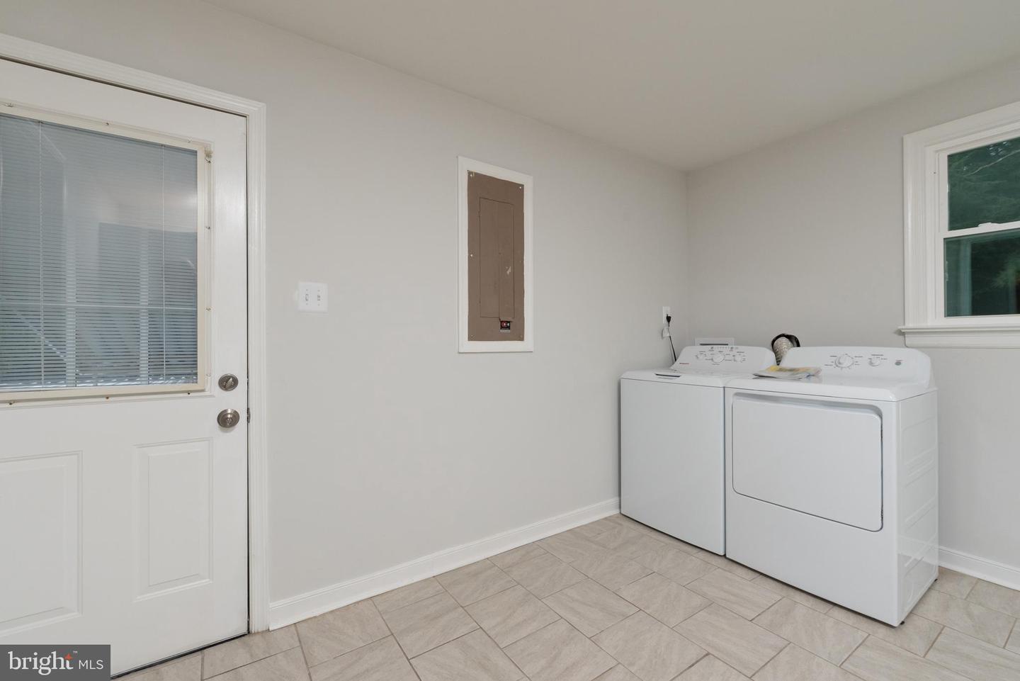 715 AZALEA AVE, RICHMOND, Virginia 23227, 3 Bedrooms Bedrooms, ,2 BathroomsBathrooms,Residential,For sale,715 AZALEA AVE,VAHN2001084 MLS # VAHN2001084