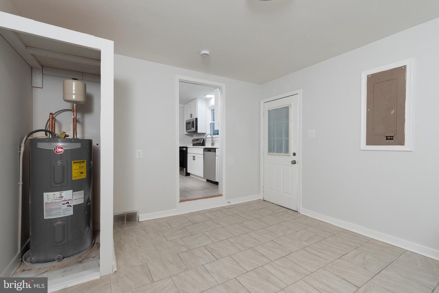 715 AZALEA AVE, RICHMOND, Virginia 23227, 3 Bedrooms Bedrooms, ,2 BathroomsBathrooms,Residential,For sale,715 AZALEA AVE,VAHN2001084 MLS # VAHN2001084