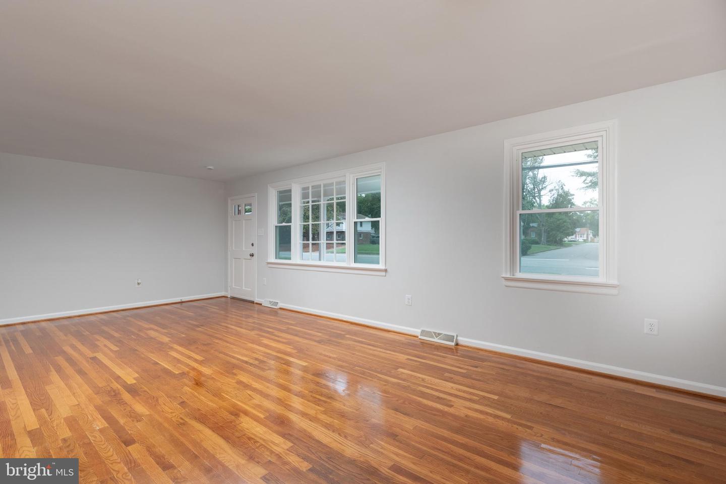 715 AZALEA AVE, RICHMOND, Virginia 23227, 3 Bedrooms Bedrooms, ,2 BathroomsBathrooms,Residential,For sale,715 AZALEA AVE,VAHN2001084 MLS # VAHN2001084