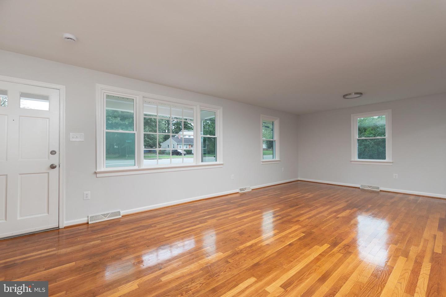 715 AZALEA AVE, RICHMOND, Virginia 23227, 3 Bedrooms Bedrooms, ,2 BathroomsBathrooms,Residential,For sale,715 AZALEA AVE,VAHN2001084 MLS # VAHN2001084