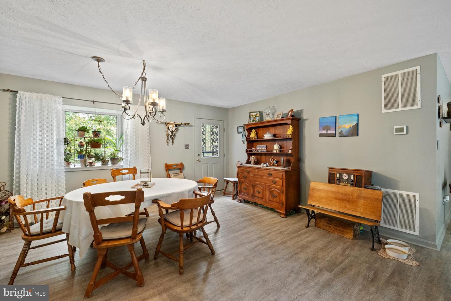 2891 SAUMSVILLE RD, MAURERTOWN, Virginia 22644, 4 Bedrooms Bedrooms, ,5 BathroomsBathrooms,Residential,For sale,2891 SAUMSVILLE RD,VASH2012650 MLS # VASH2012650