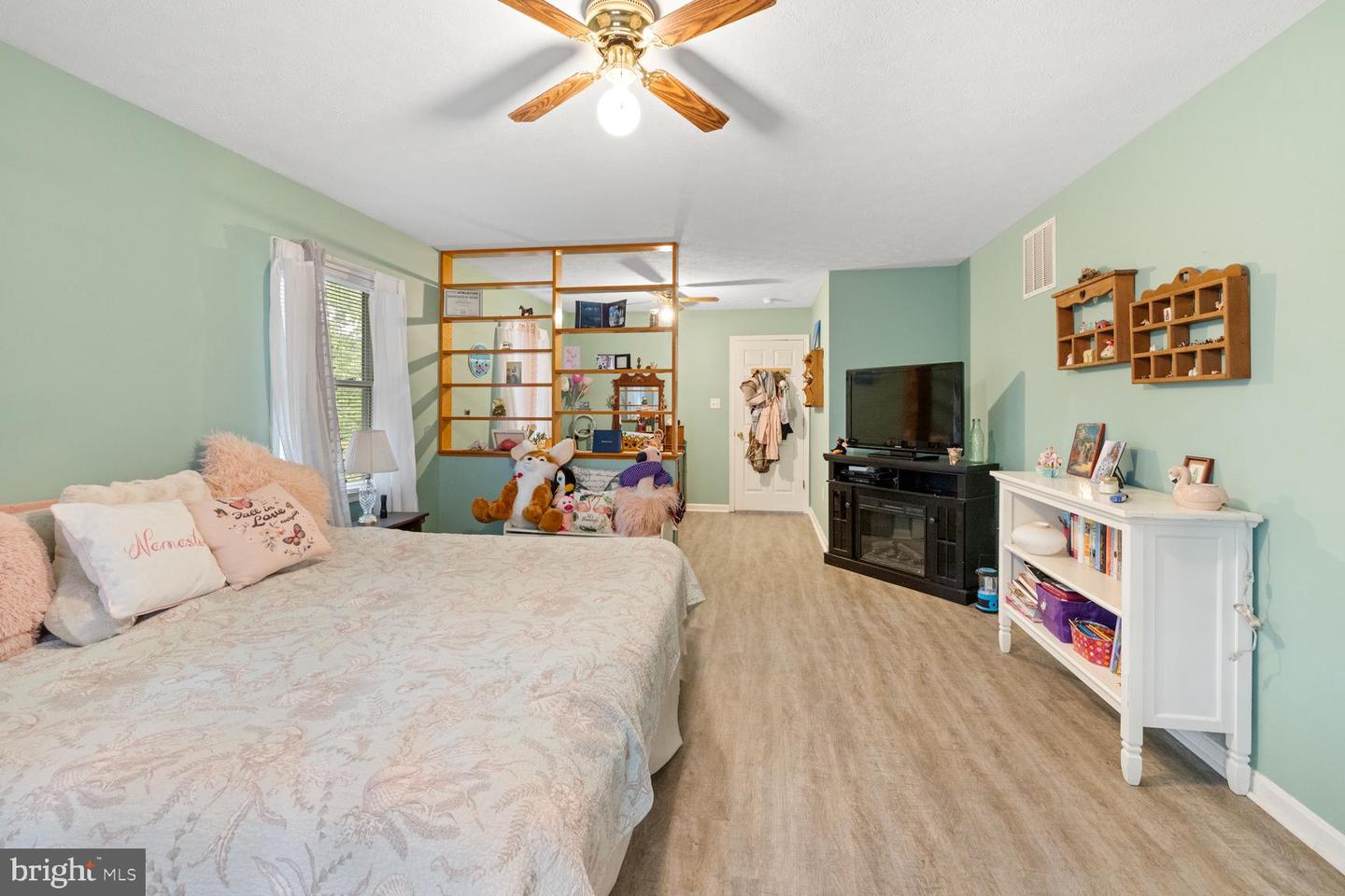 2891 SAUMSVILLE RD, MAURERTOWN, Virginia 22644, 4 Bedrooms Bedrooms, ,5 BathroomsBathrooms,Residential,For sale,2891 SAUMSVILLE RD,VASH2012650 MLS # VASH2012650