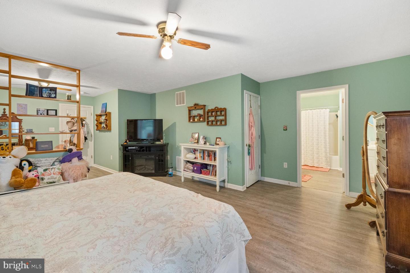 2891 SAUMSVILLE RD, MAURERTOWN, Virginia 22644, 4 Bedrooms Bedrooms, ,5 BathroomsBathrooms,Residential,For sale,2891 SAUMSVILLE RD,VASH2012650 MLS # VASH2012650