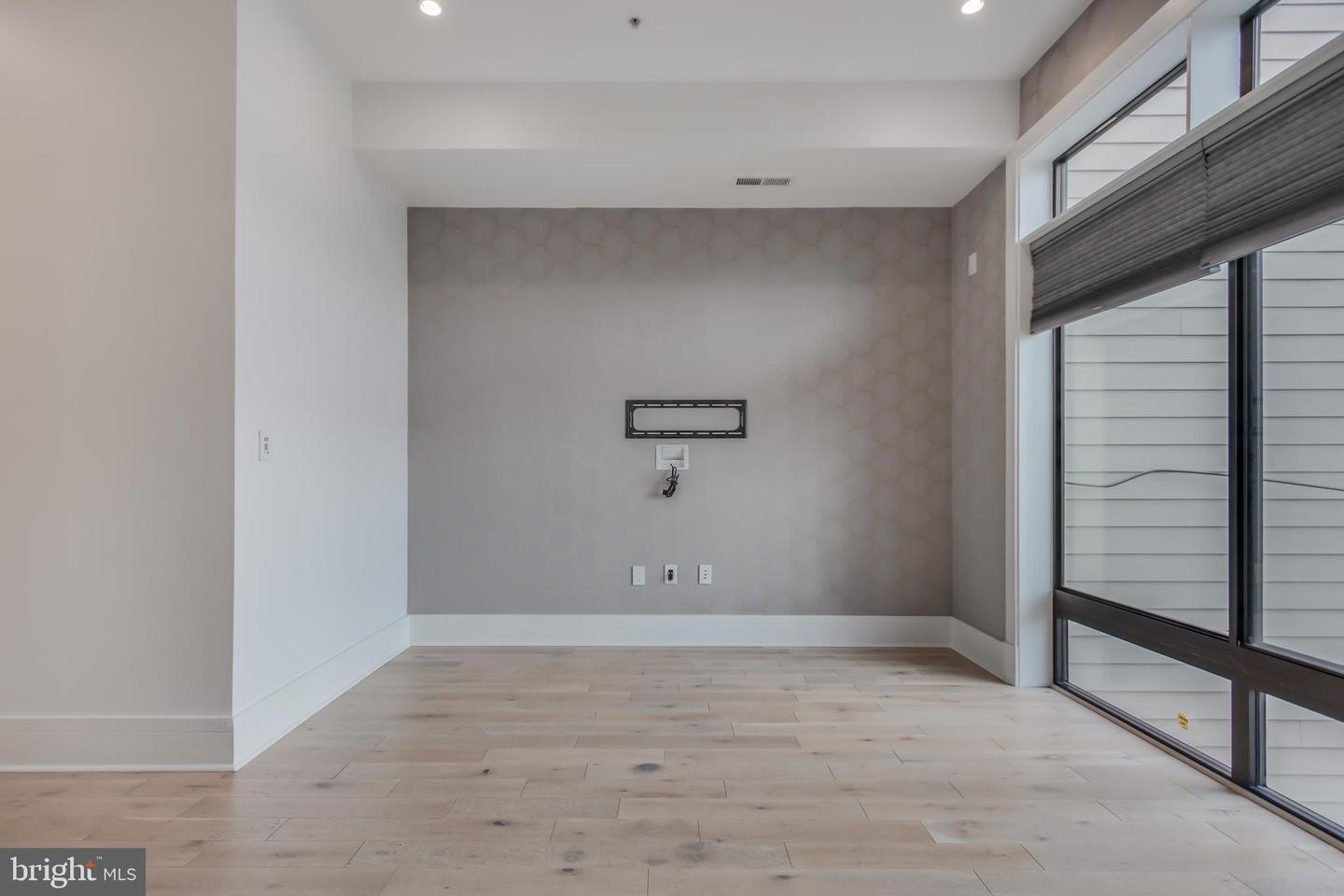 820 KENNEDY ST NW #4, WASHINGTON, District Of Columbia 20011, 3 Bedrooms Bedrooms, ,3 BathroomsBathrooms,Residential,For sale,820 KENNEDY ST NW #4,DCDC2224848 MLS # DCDC2224848