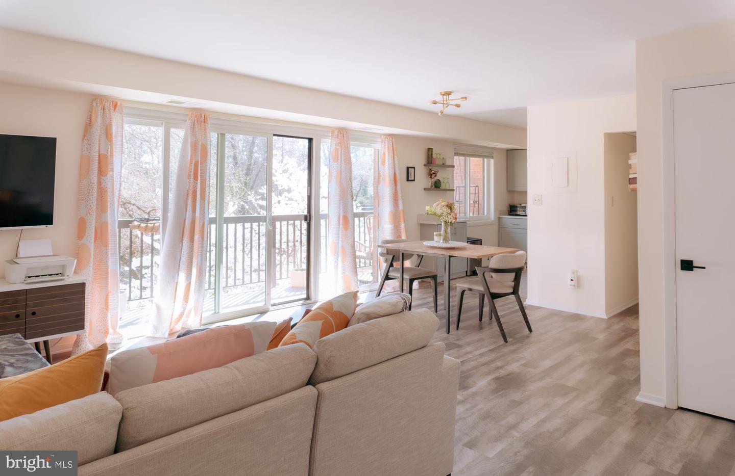 3230 S 28TH ST #401, ALEXANDRIA, Virginia 22302, 1 Bedroom Bedrooms, ,1 BathroomBathrooms,Residential,For sale,3230 S 28TH ST #401,VAAX2050350 MLS # VAAX2050350