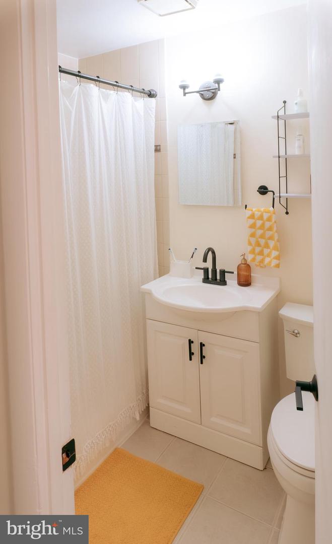 3230 S 28TH ST #401, ALEXANDRIA, Virginia 22302, 1 Bedroom Bedrooms, ,1 BathroomBathrooms,Residential,For sale,3230 S 28TH ST #401,VAAX2050350 MLS # VAAX2050350