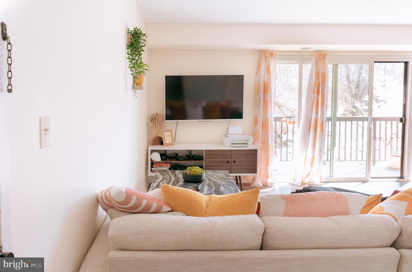 3230 S 28TH ST #401, ALEXANDRIA, Virginia 22302, 1 Bedroom Bedrooms, ,1 BathroomBathrooms,Residential,For sale,3230 S 28TH ST #401,VAAX2050350 MLS # VAAX2050350