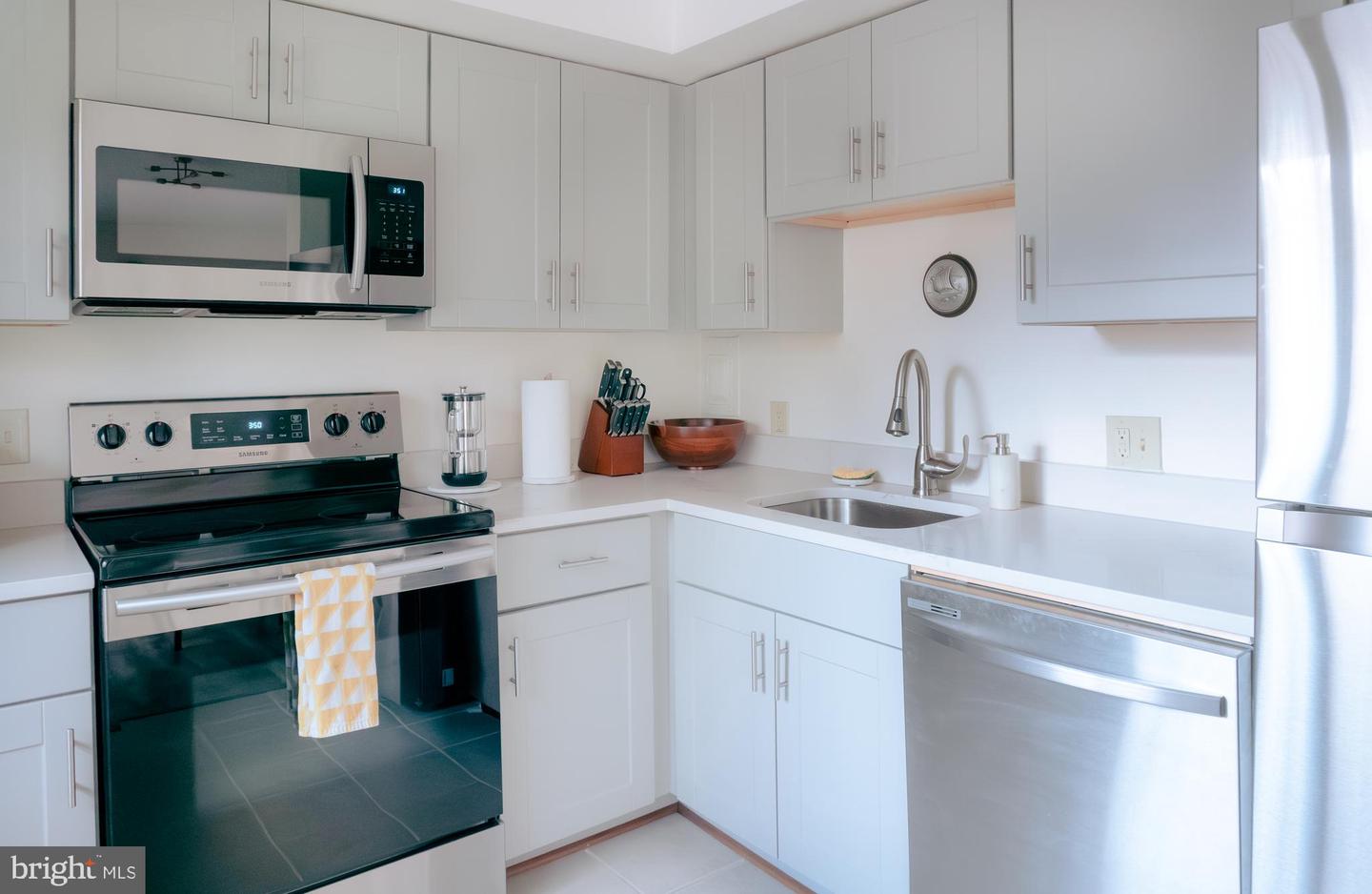 3230 S 28TH ST #401, ALEXANDRIA, Virginia 22302, 1 Bedroom Bedrooms, ,1 BathroomBathrooms,Residential,For sale,3230 S 28TH ST #401,VAAX2050350 MLS # VAAX2050350