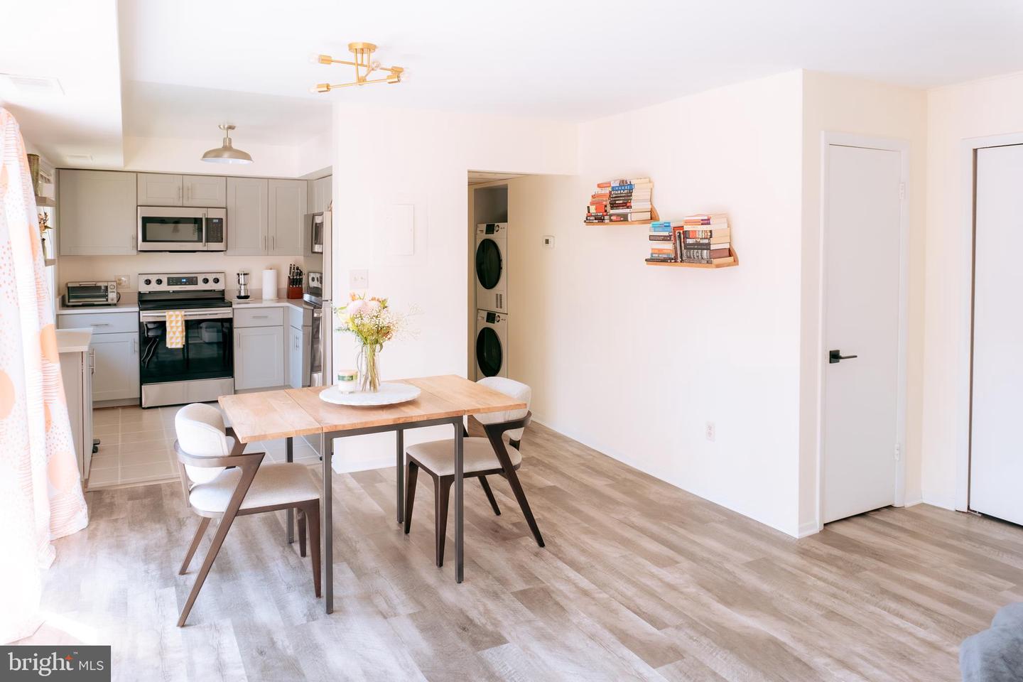 3230 S 28TH ST #401, ALEXANDRIA, Virginia 22302, 1 Bedroom Bedrooms, ,1 BathroomBathrooms,Residential,For sale,3230 S 28TH ST #401,VAAX2050350 MLS # VAAX2050350