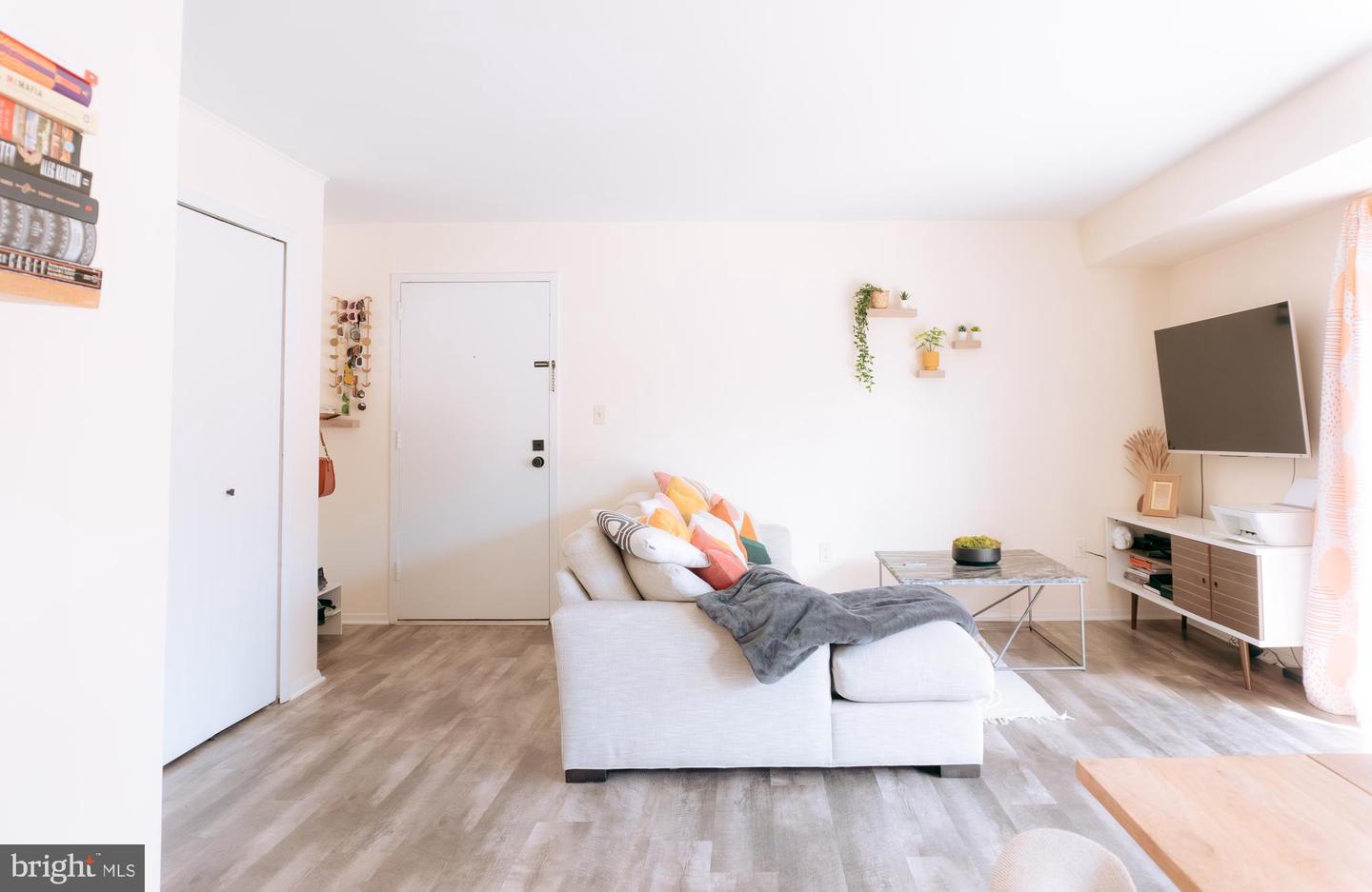 3230 S 28TH ST #401, ALEXANDRIA, Virginia 22302, 1 Bedroom Bedrooms, ,1 BathroomBathrooms,Residential,For sale,3230 S 28TH ST #401,VAAX2050350 MLS # VAAX2050350
