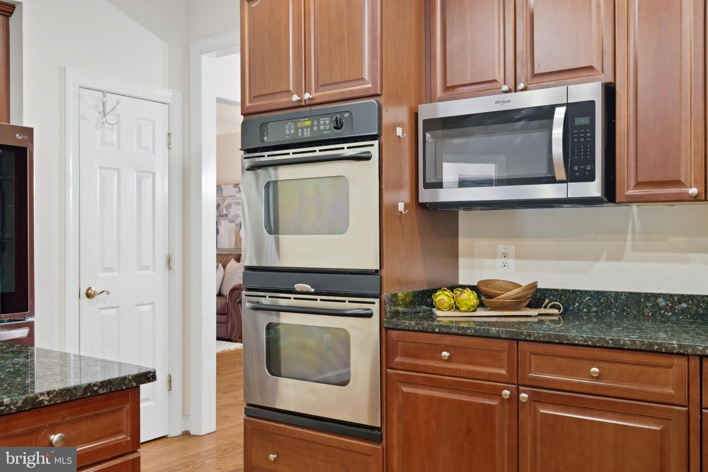 14388 WATERFORD WOODS CT, LEESBURG, Virginia 20176, 4 Bedrooms Bedrooms, 9 Rooms Rooms,3 BathroomsBathrooms,Residential,For sale,14388 WATERFORD WOODS CT,VALO2107924 MLS # VALO2107924