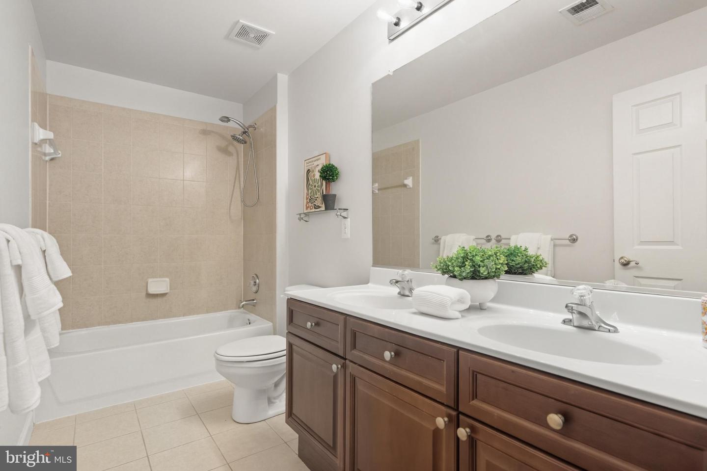 14388 WATERFORD WOODS CT, LEESBURG, Virginia 20176, 4 Bedrooms Bedrooms, 9 Rooms Rooms,3 BathroomsBathrooms,Residential,For sale,14388 WATERFORD WOODS CT,VALO2107924 MLS # VALO2107924