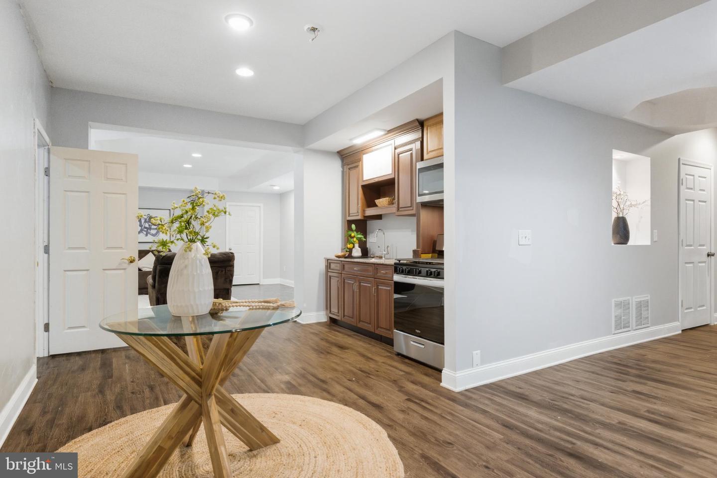 14388 WATERFORD WOODS CT, LEESBURG, Virginia 20176, 4 Bedrooms Bedrooms, 9 Rooms Rooms,3 BathroomsBathrooms,Residential,For sale,14388 WATERFORD WOODS CT,VALO2107924 MLS # VALO2107924