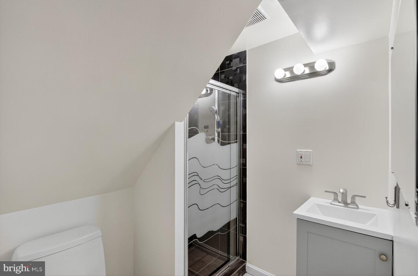 5241 42ND ST NW, WASHINGTON, District Of Columbia 20015, 5 Bedrooms Bedrooms, ,4 BathroomsBathrooms,Residential,For sale,5241 42ND ST NW,DCDC2224990 MLS # DCDC2224990