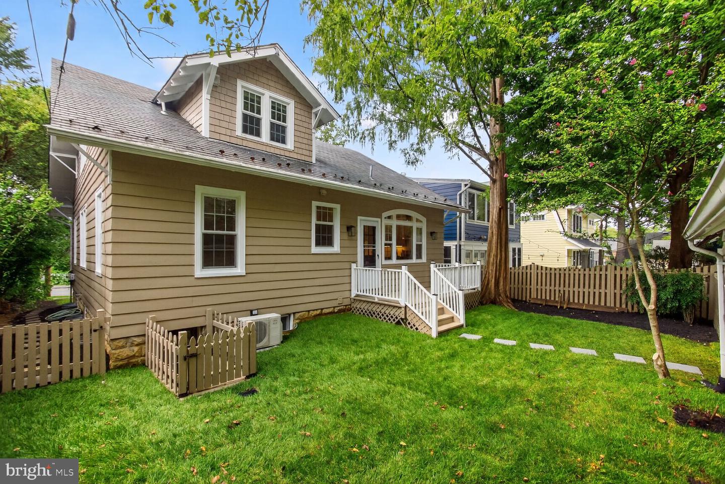 5241 42ND ST NW, WASHINGTON, District Of Columbia 20015, 5 Bedrooms Bedrooms, ,4 BathroomsBathrooms,Residential,For sale,5241 42ND ST NW,DCDC2224990 MLS # DCDC2224990