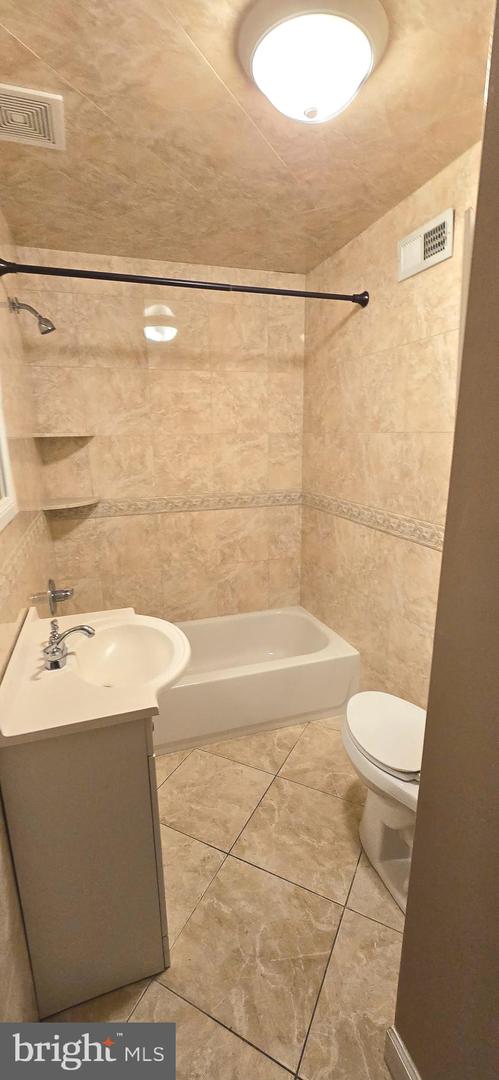 14616 EARLHAM CT, WOODBRIDGE, Virginia 22193, 3 Bedrooms Bedrooms, ,2 BathroomsBathrooms,Residential,For sale,14616 EARLHAM CT,VAPW2105186 MLS # VAPW2105186