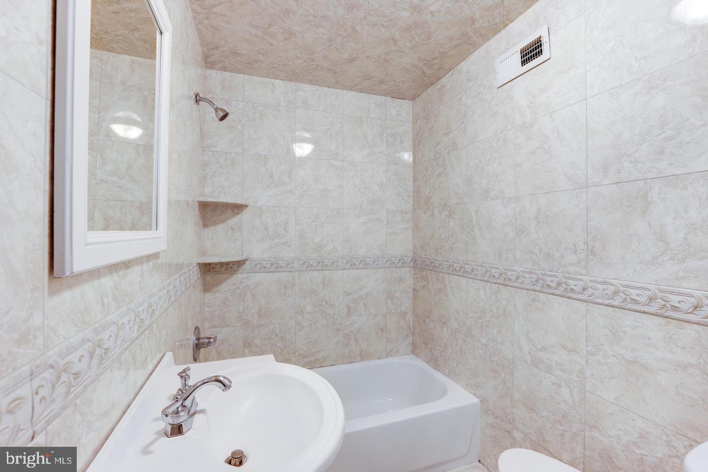 14616 EARLHAM CT, WOODBRIDGE, Virginia 22193, 3 Bedrooms Bedrooms, ,2 BathroomsBathrooms,Residential,For sale,14616 EARLHAM CT,VAPW2105186 MLS # VAPW2105186