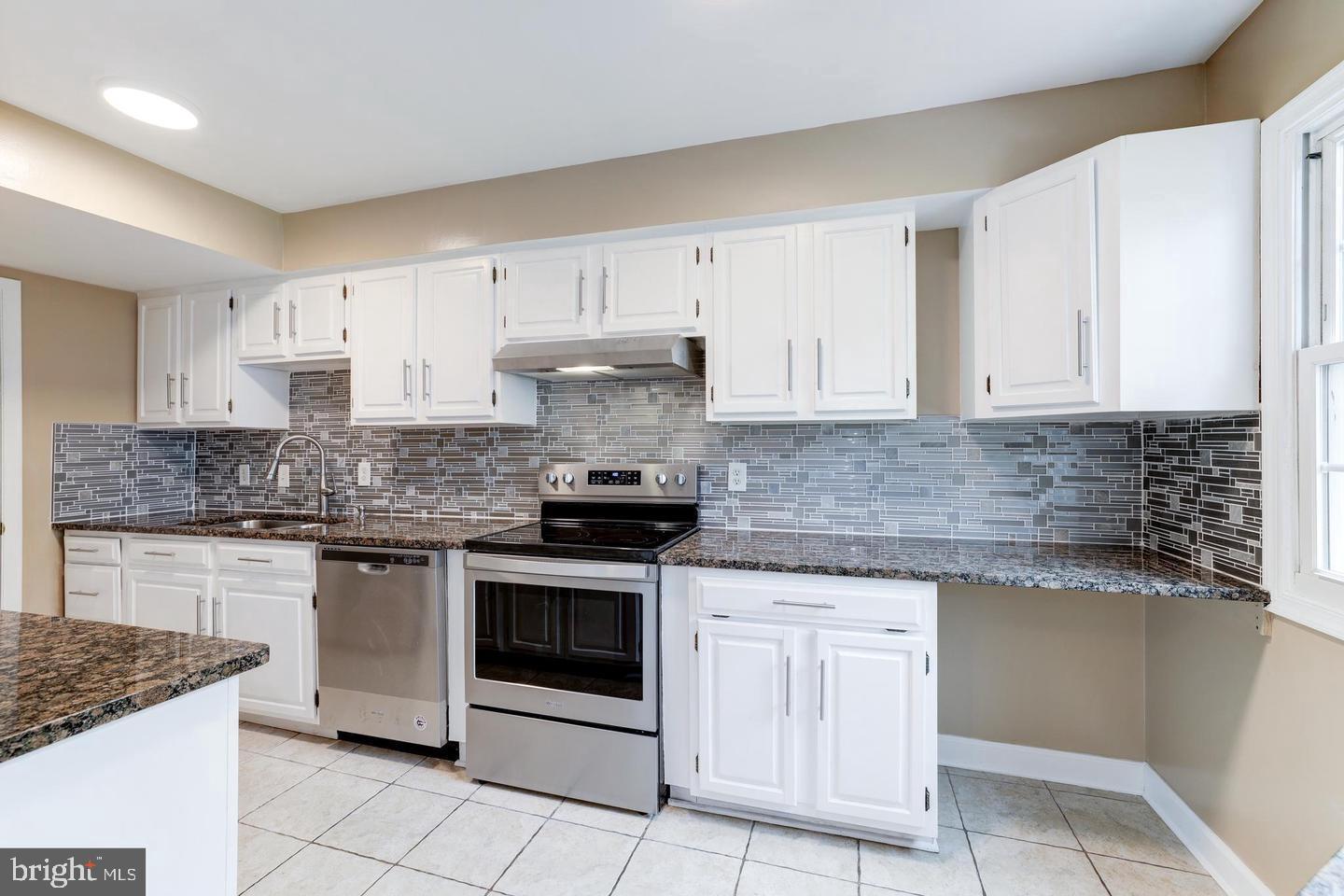14616 EARLHAM CT, WOODBRIDGE, Virginia 22193, 3 Bedrooms Bedrooms, ,2 BathroomsBathrooms,Residential,For sale,14616 EARLHAM CT,VAPW2105186 MLS # VAPW2105186