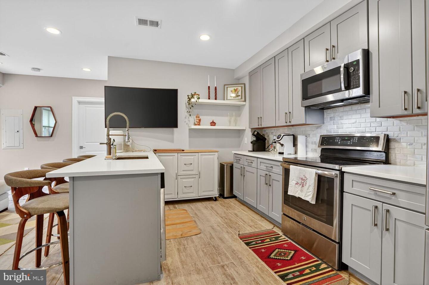 1014 10TH ST NE #1, WASHINGTON, District Of Columbia 20002, 2 Bedrooms Bedrooms, ,2 BathroomsBathrooms,Residential,For sale,1014 10TH ST NE #1,DCDC2225002 MLS # DCDC2225002
