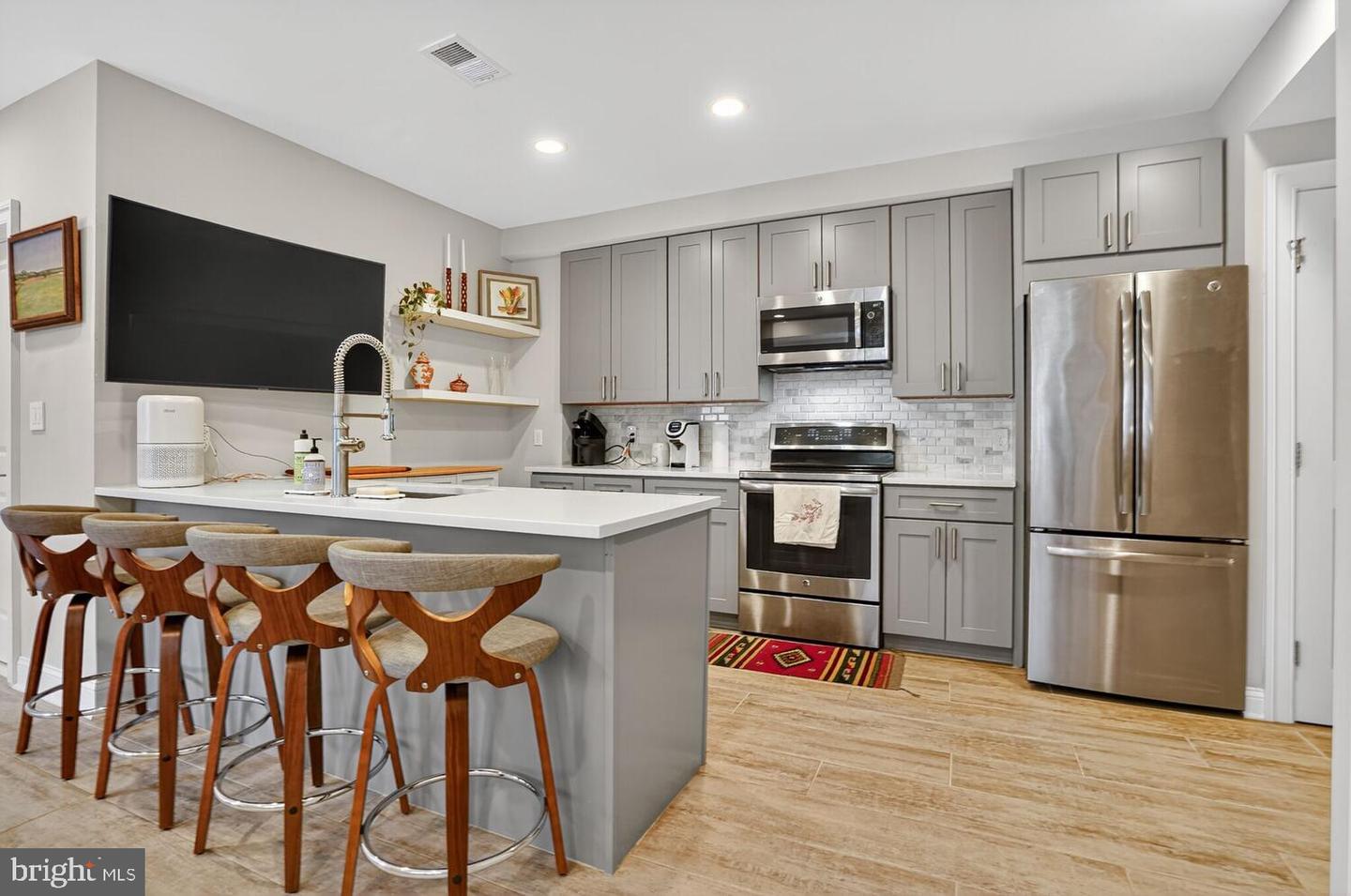 1014 10TH ST NE #1, WASHINGTON, District Of Columbia 20002, 2 Bedrooms Bedrooms, ,2 BathroomsBathrooms,Residential,For sale,1014 10TH ST NE #1,DCDC2225002 MLS # DCDC2225002
