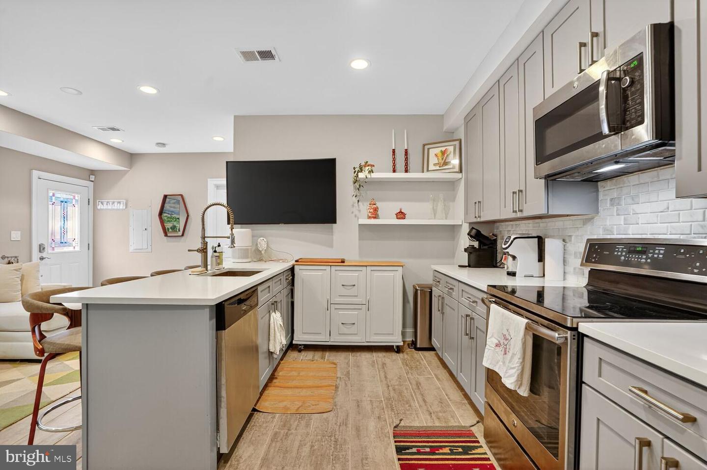 1014 10TH ST NE #1, WASHINGTON, District Of Columbia 20002, 2 Bedrooms Bedrooms, ,2 BathroomsBathrooms,Residential,For sale,1014 10TH ST NE #1,DCDC2225002 MLS # DCDC2225002