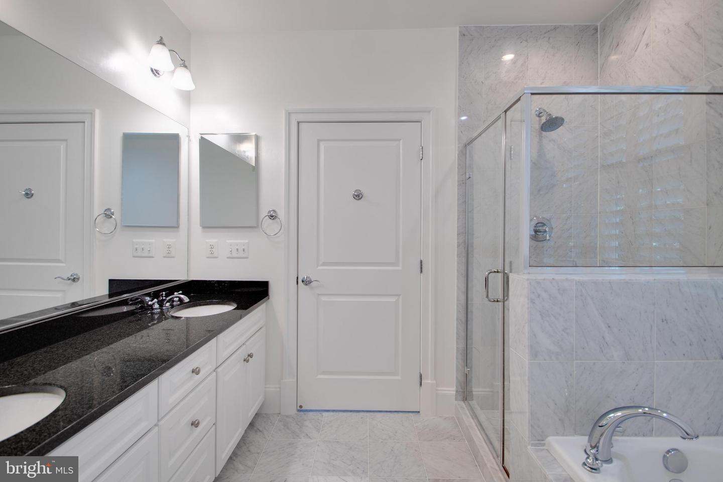 635 FIRST ST #404, ALEXANDRIA, Virginia 22314, 2 Bedrooms Bedrooms, ,2 BathroomsBathrooms,Residential,For sale,635 FIRST ST #404,VAAX2050404 MLS # VAAX2050404