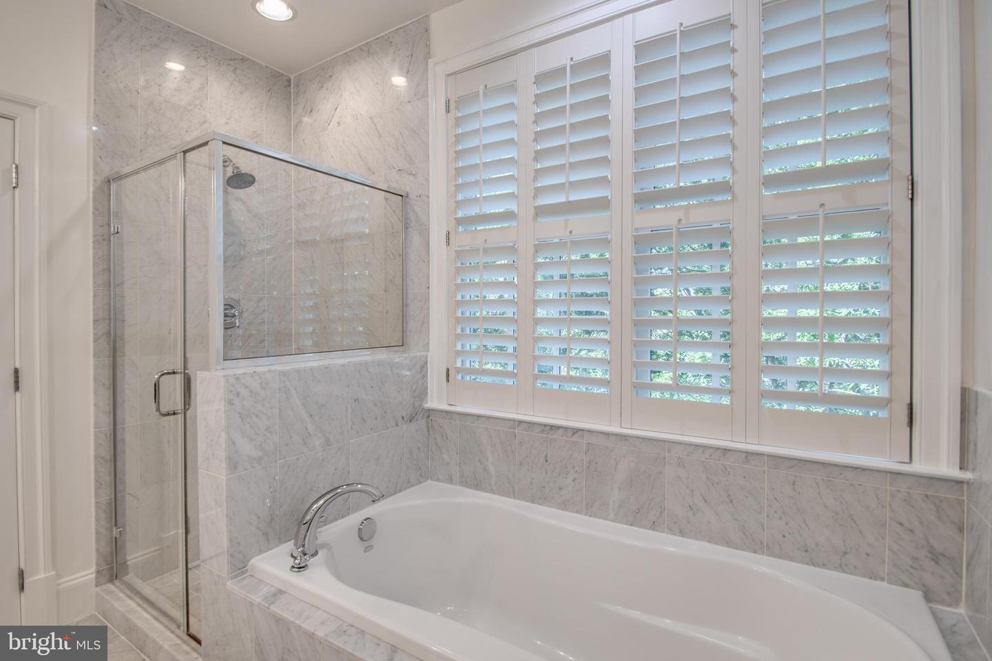 635 FIRST ST #404, ALEXANDRIA, Virginia 22314, 2 Bedrooms Bedrooms, ,2 BathroomsBathrooms,Residential,For sale,635 FIRST ST #404,VAAX2050404 MLS # VAAX2050404