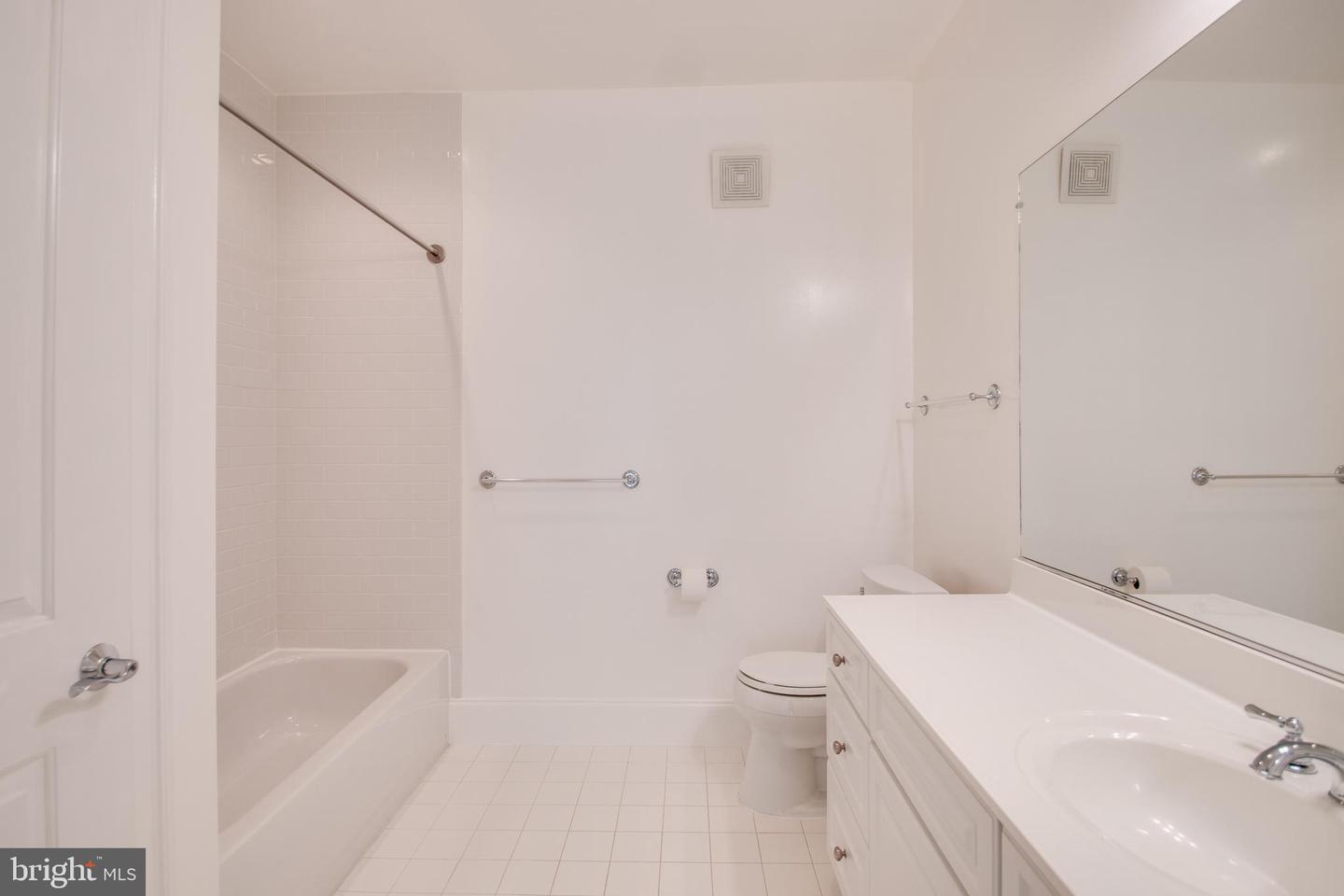 635 FIRST ST #404, ALEXANDRIA, Virginia 22314, 2 Bedrooms Bedrooms, ,2 BathroomsBathrooms,Residential,For sale,635 FIRST ST #404,VAAX2050404 MLS # VAAX2050404