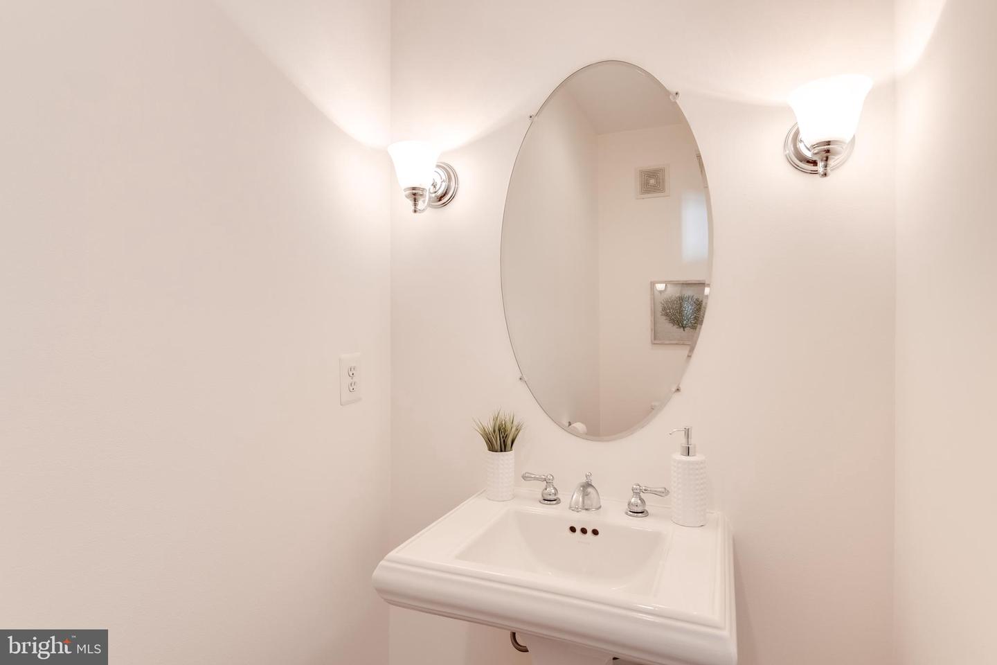 635 FIRST ST #404, ALEXANDRIA, Virginia 22314, 2 Bedrooms Bedrooms, ,2 BathroomsBathrooms,Residential,For sale,635 FIRST ST #404,VAAX2050404 MLS # VAAX2050404 635 FIRST ST #404, ALEXANDRIA, Virginia 22314, 2 Bedrooms Bedrooms, ,2 BathroomsBathrooms,Residential,For sale,635 FIRST ST #404,VAAX2050404 MLS # VAAX2050404