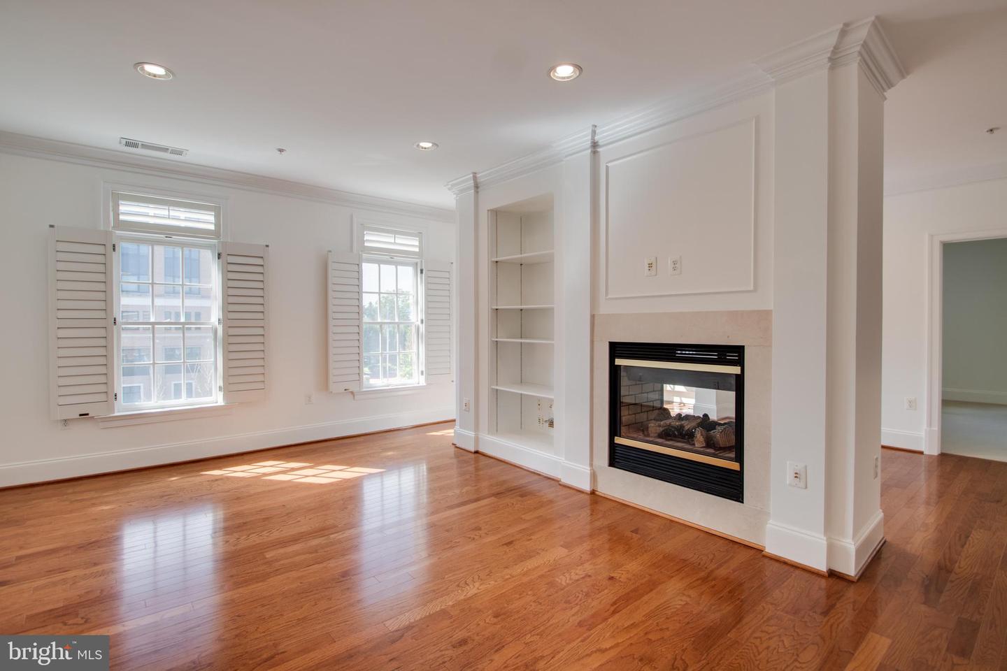 635 FIRST ST #404, ALEXANDRIA, Virginia 22314, 2 Bedrooms Bedrooms, ,2 BathroomsBathrooms,Residential,For sale,635 FIRST ST #404,VAAX2050404 MLS # VAAX2050404