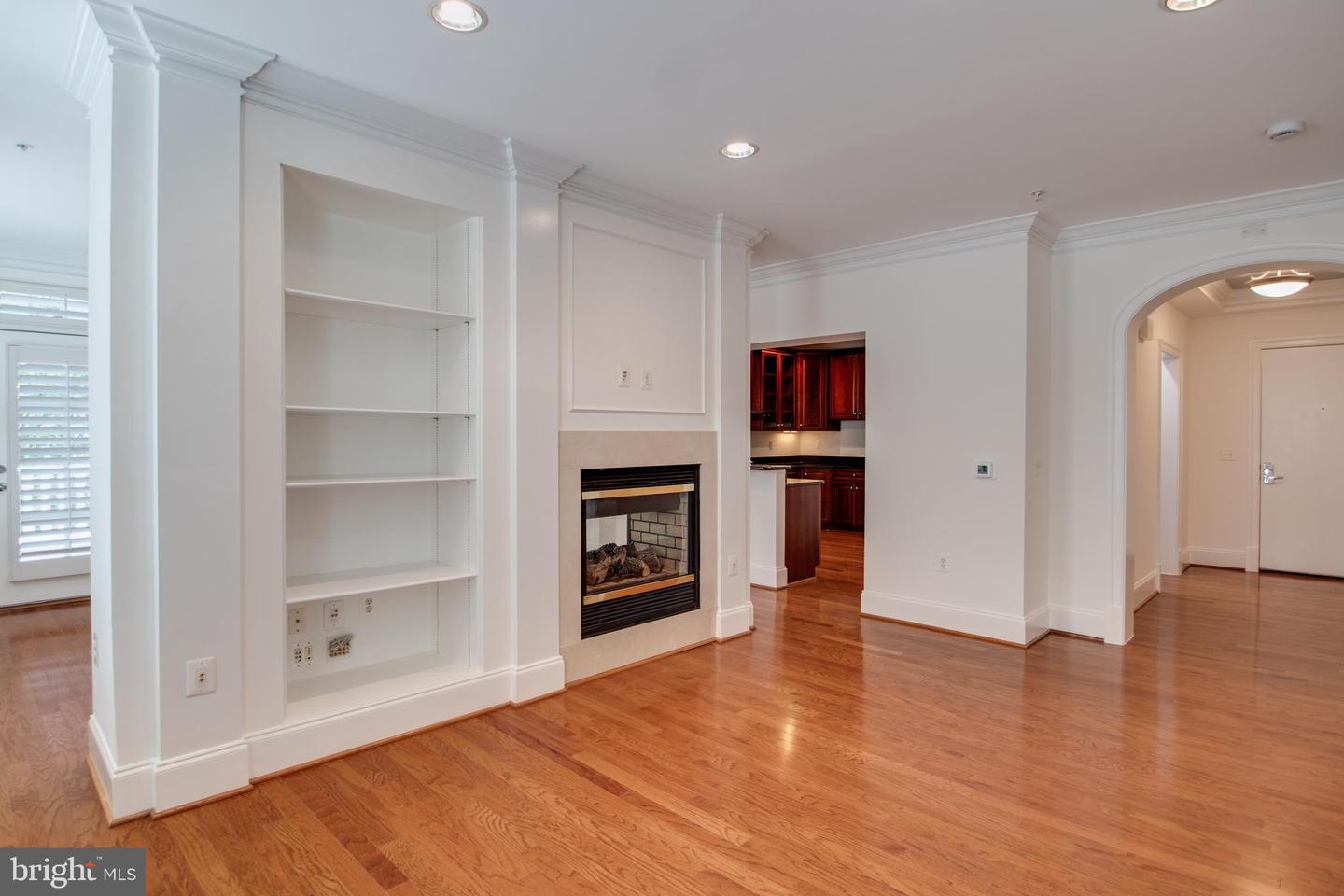 635 FIRST ST #404, ALEXANDRIA, Virginia 22314, 2 Bedrooms Bedrooms, ,2 BathroomsBathrooms,Residential,For sale,635 FIRST ST #404,VAAX2050404 MLS # VAAX2050404