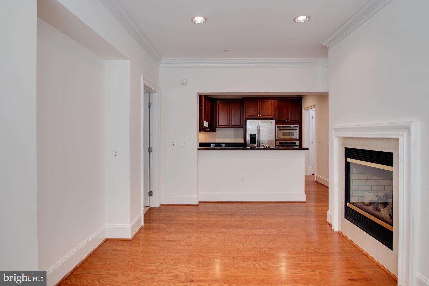 635 FIRST ST #404, ALEXANDRIA, Virginia 22314, 2 Bedrooms Bedrooms, ,2 BathroomsBathrooms,Residential,For sale,635 FIRST ST #404,VAAX2050404 MLS # VAAX2050404