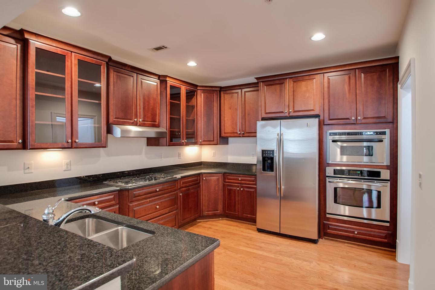 635 FIRST ST #404, ALEXANDRIA, Virginia 22314, 2 Bedrooms Bedrooms, ,2 BathroomsBathrooms,Residential,For sale,635 FIRST ST #404,VAAX2050404 MLS # VAAX2050404