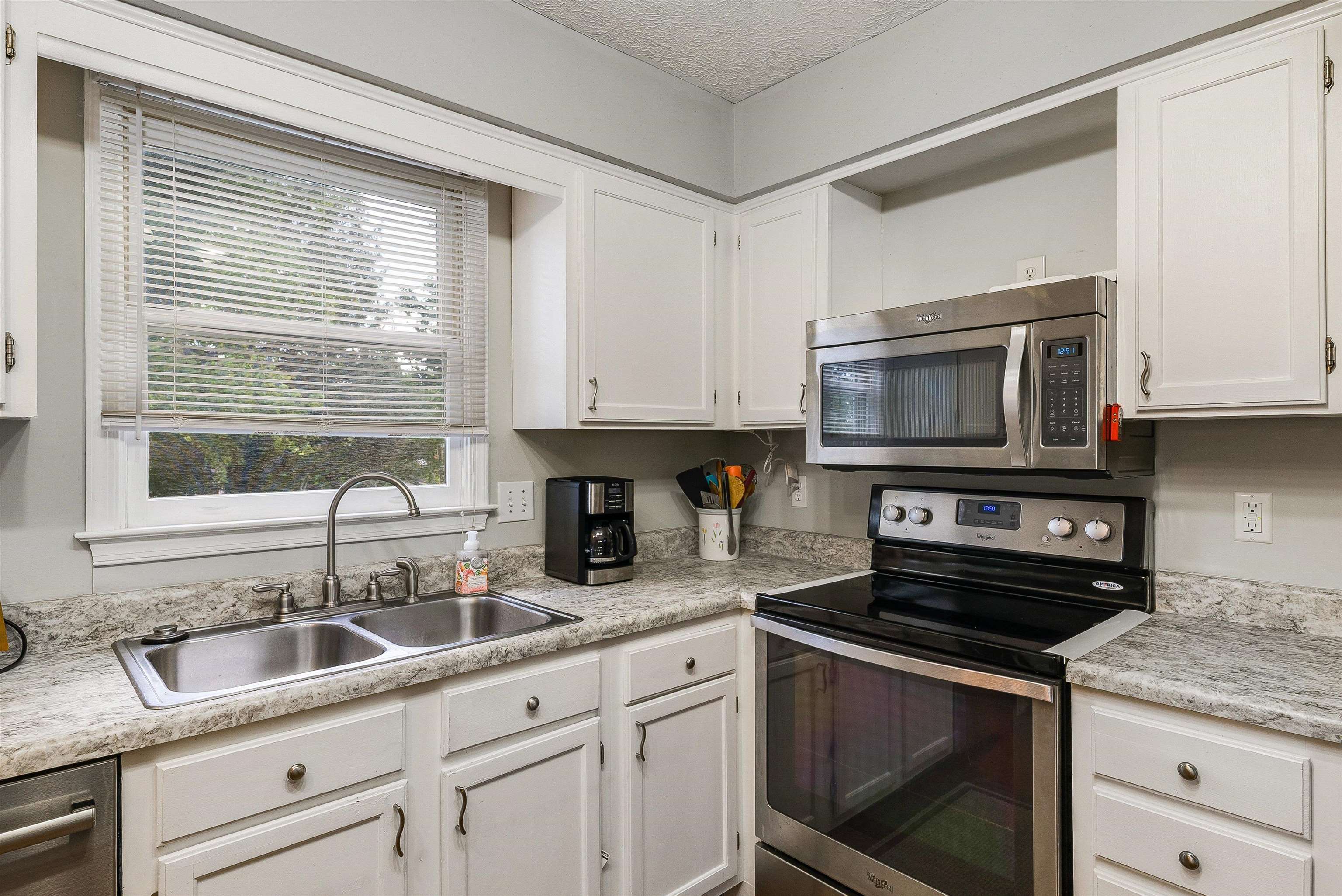 910 WESTOVER DR, STAUNTON, Virginia 24401, 3 Bedrooms Bedrooms, ,2 BathroomsBathrooms,Residential,910 WESTOVER DR,669569 MLS # 669569