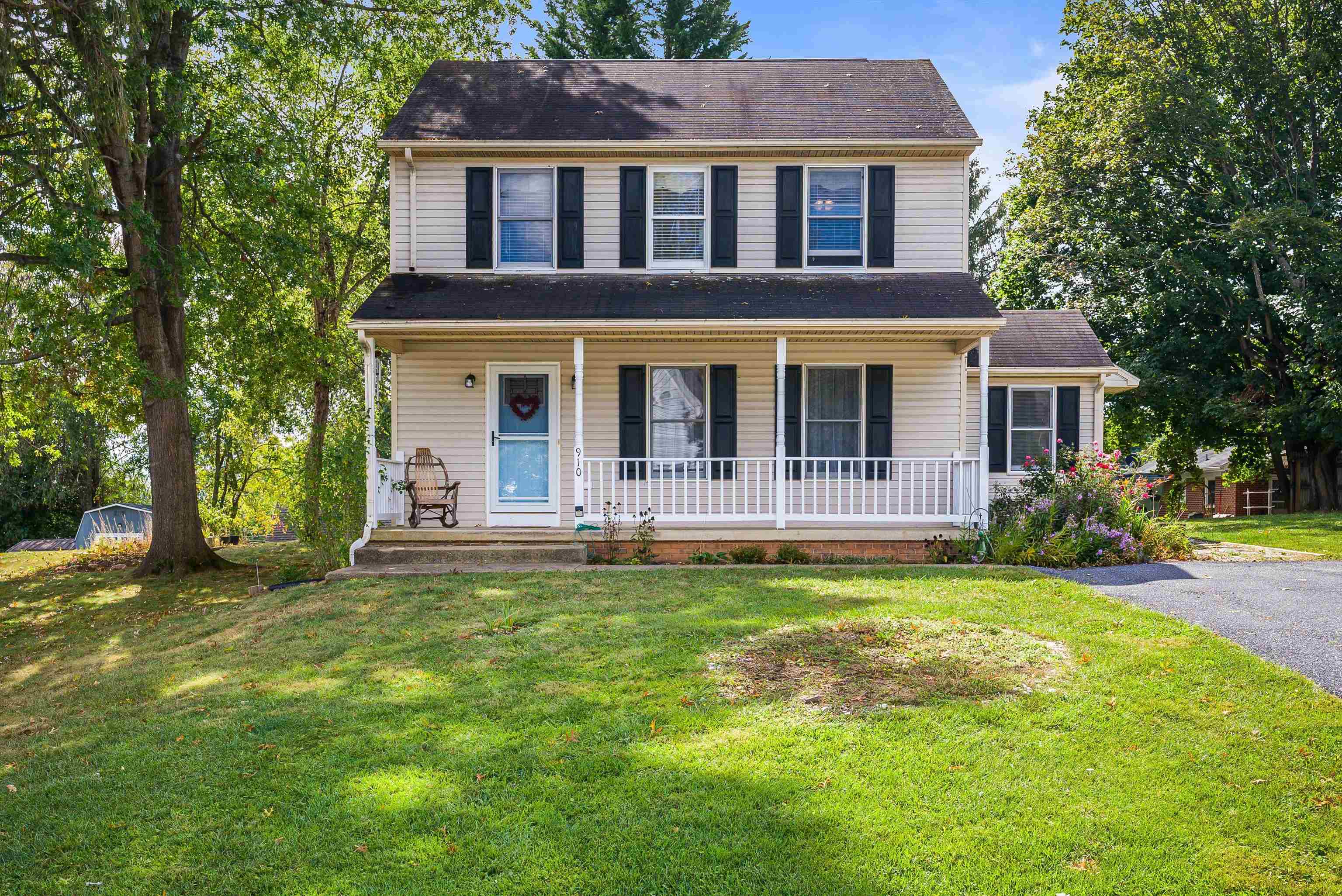 910 WESTOVER DR, STAUNTON, Virginia 24401, 3 Bedrooms Bedrooms, ,2 BathroomsBathrooms,Residential,910 WESTOVER DR,669569 MLS # 669569