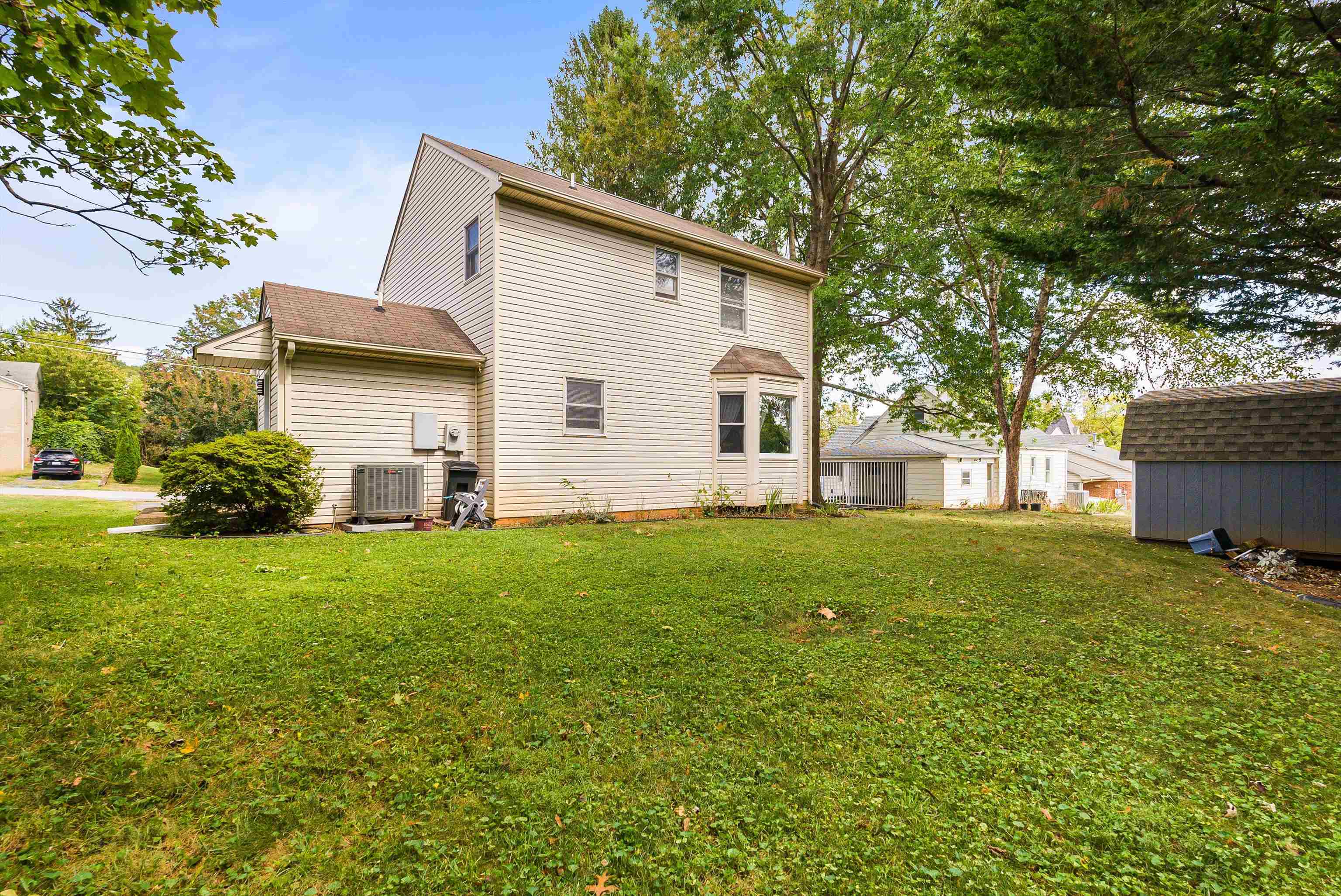 910 WESTOVER DR, STAUNTON, Virginia 24401, 3 Bedrooms Bedrooms, ,2 BathroomsBathrooms,Residential,910 WESTOVER DR,669569 MLS # 669569