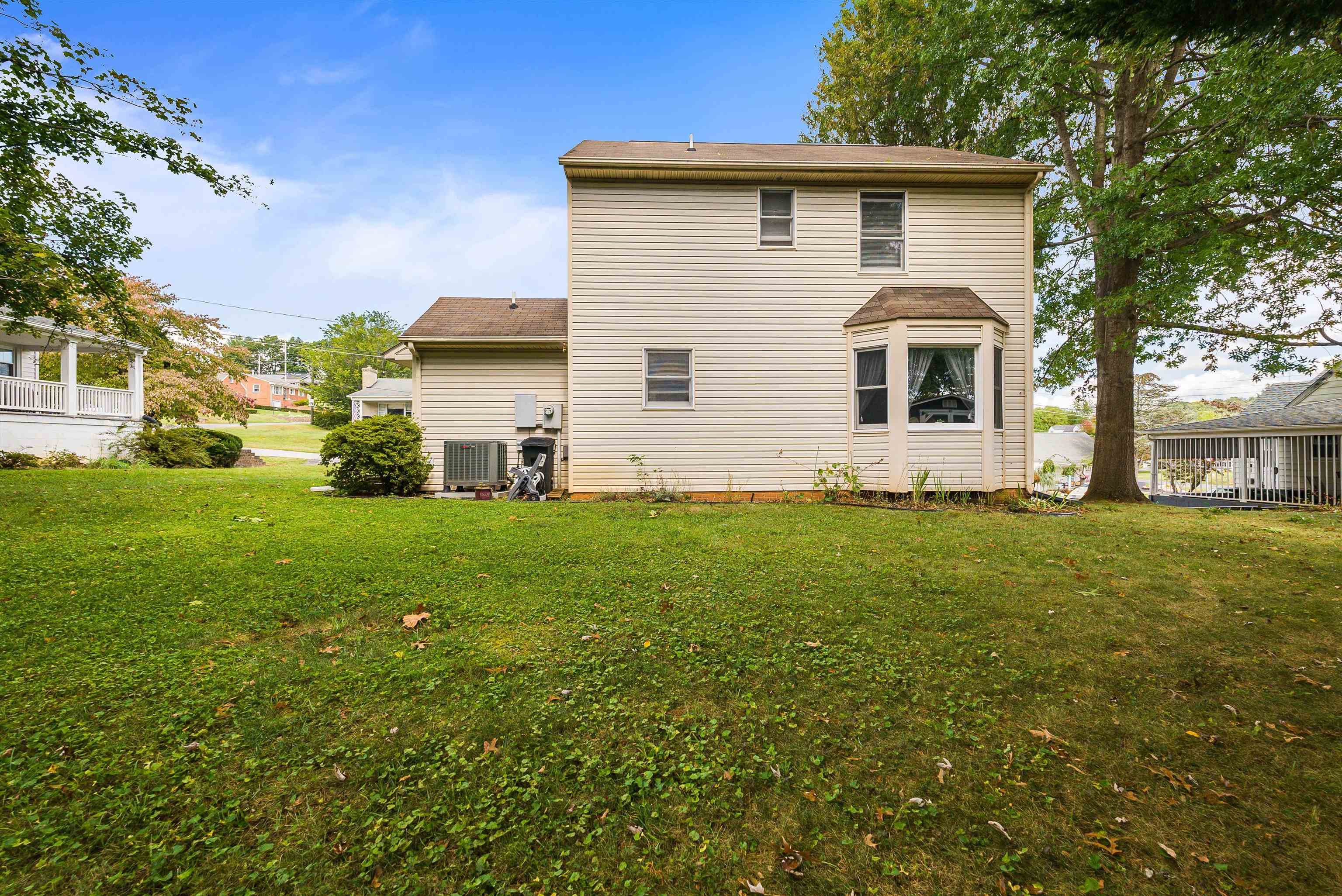 910 WESTOVER DR, STAUNTON, Virginia 24401, 3 Bedrooms Bedrooms, ,2 BathroomsBathrooms,Residential,910 WESTOVER DR,669569 MLS # 669569